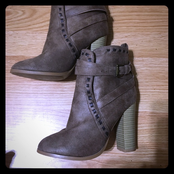 Booties for women size 7.5 M - Picture 3 of 7